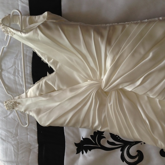 Wedding gown - Picture 2 of 4